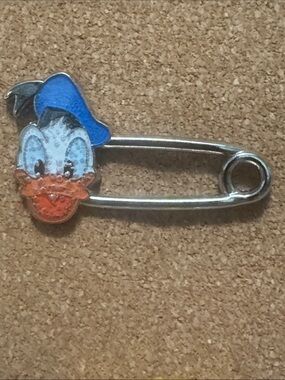 5/$25 Disney Safety Pin Donald‎ Duck Pin